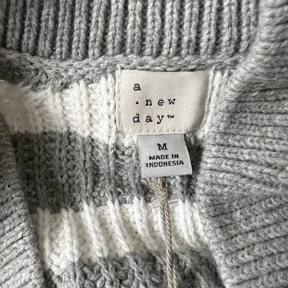 A New Day Women's Gray Striped V-Neck Pullover Sweater - Size Medium - NWT - Picture 2 of 6